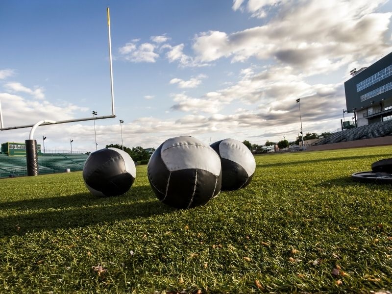 What is it about the medicine ball that makes it so popular among athletes?